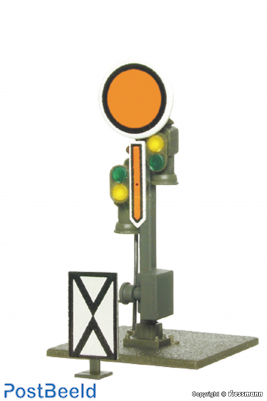 Semaphore distant signal, fixed disk, movable arm
